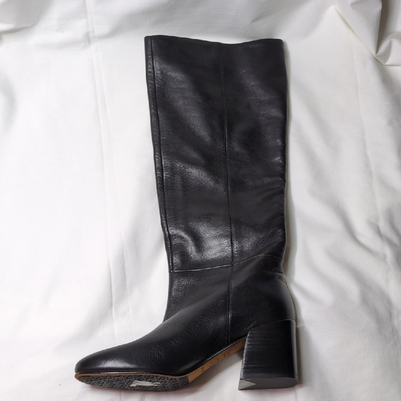 Black Leather Knee-High RIGHT Boot ONLY. - Picture 1 of 5